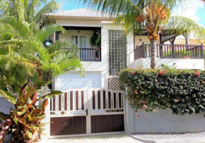 Housee-Dar tropical villa